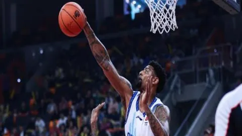 羅素指控韋斯達賓涉嫌人身攻擊：指其「故意謊言並碰撞」