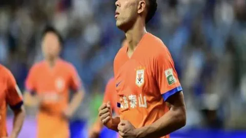 吴雷精准传球助力，巴尔加斯远程射门惊爆中超赛场